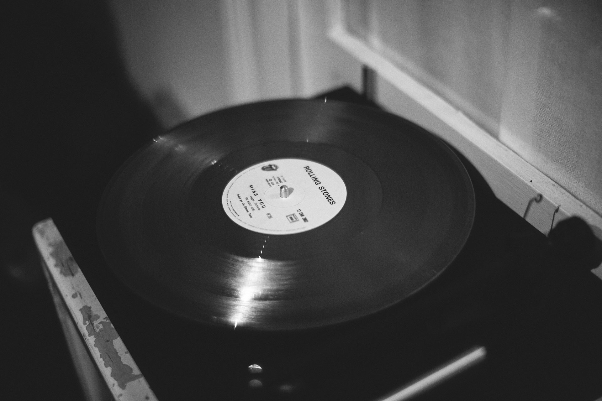 Intimate Engagement Session in Paris by Jean-Laurent Gaudy Photography