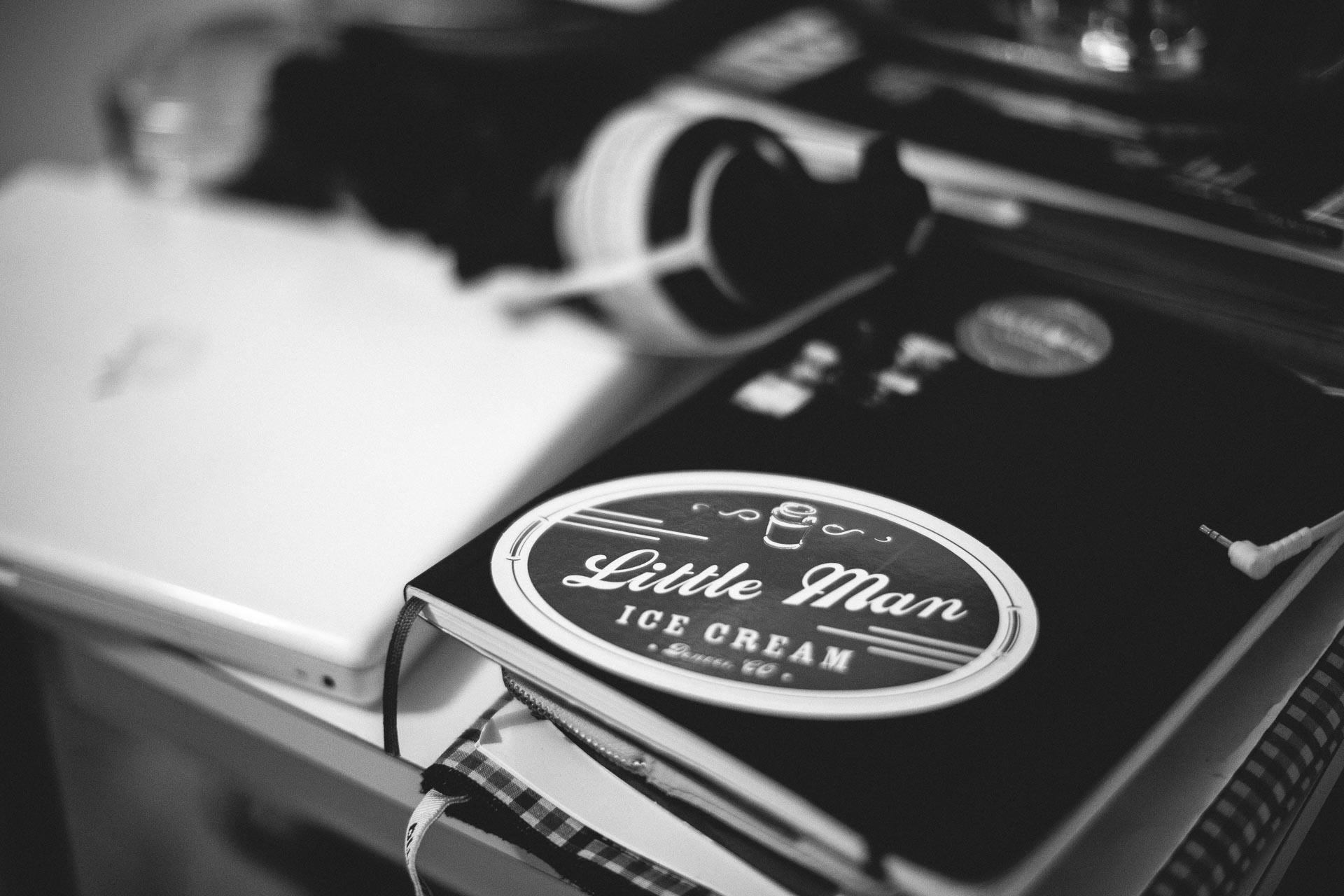 Intimate Engagement Session in Paris by Jean-Laurent Gaudy Photography