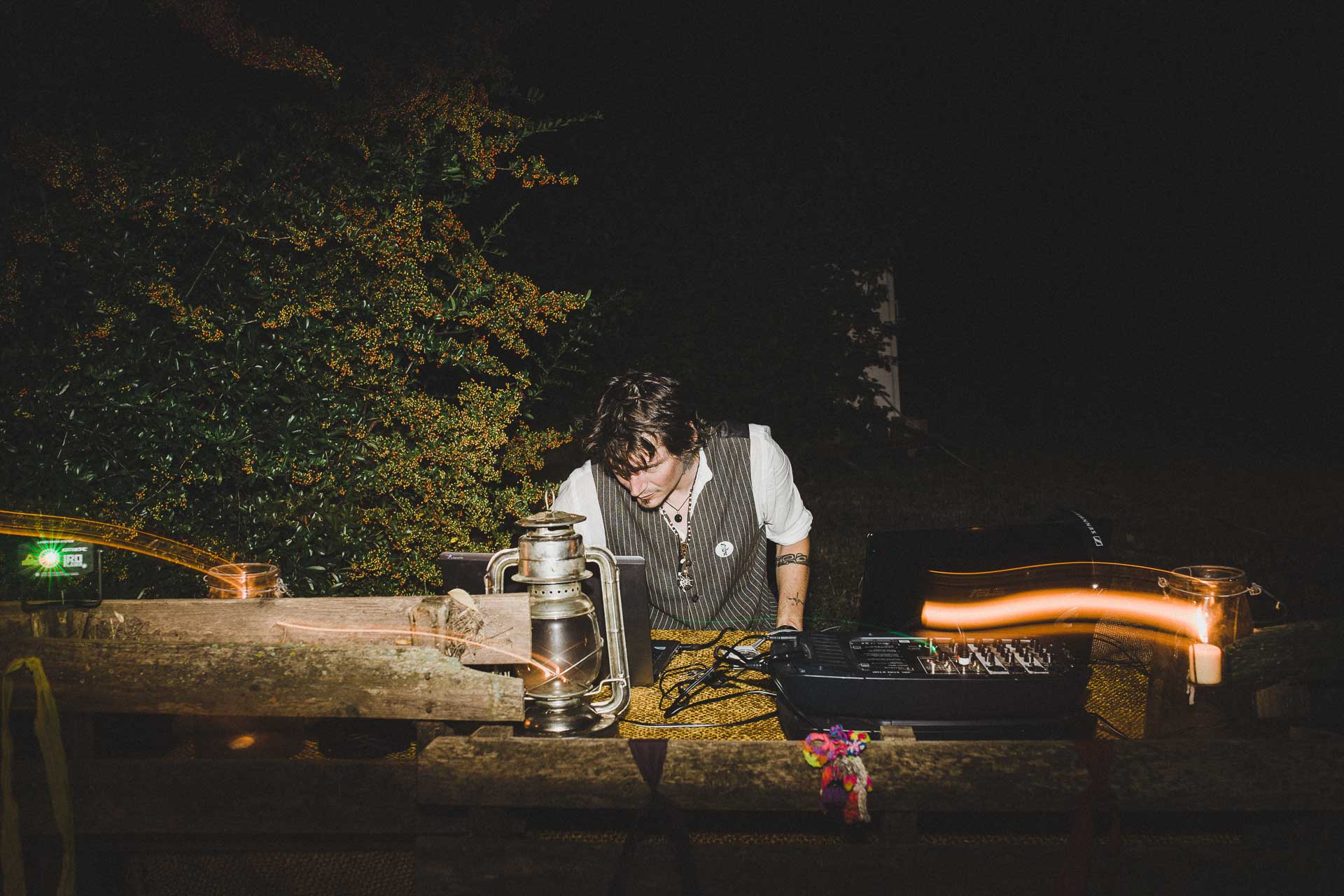 Lea & David Americana Folk Wedding France by Jean-Laurent Gaudy Photography