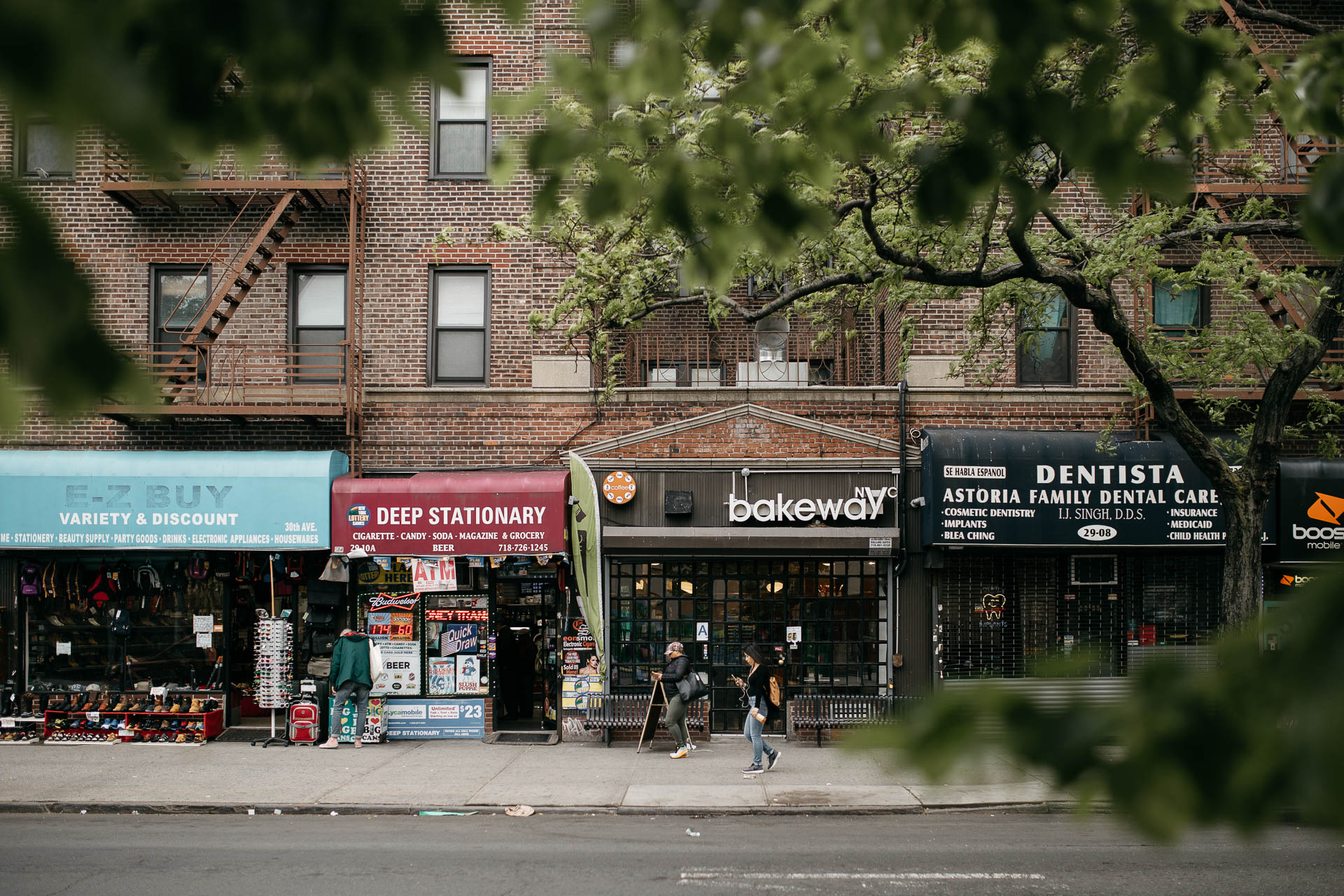 Astoria Engagement in New York by Jean-Laurent Gaudy Photography