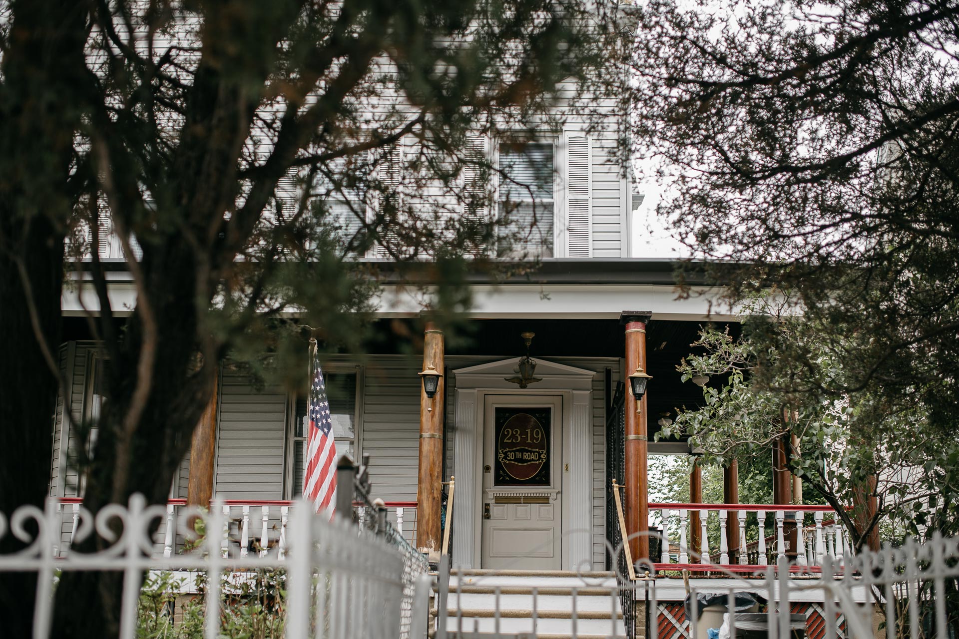 Astoria Engagement in New York by Jean-Laurent Gaudy Photography