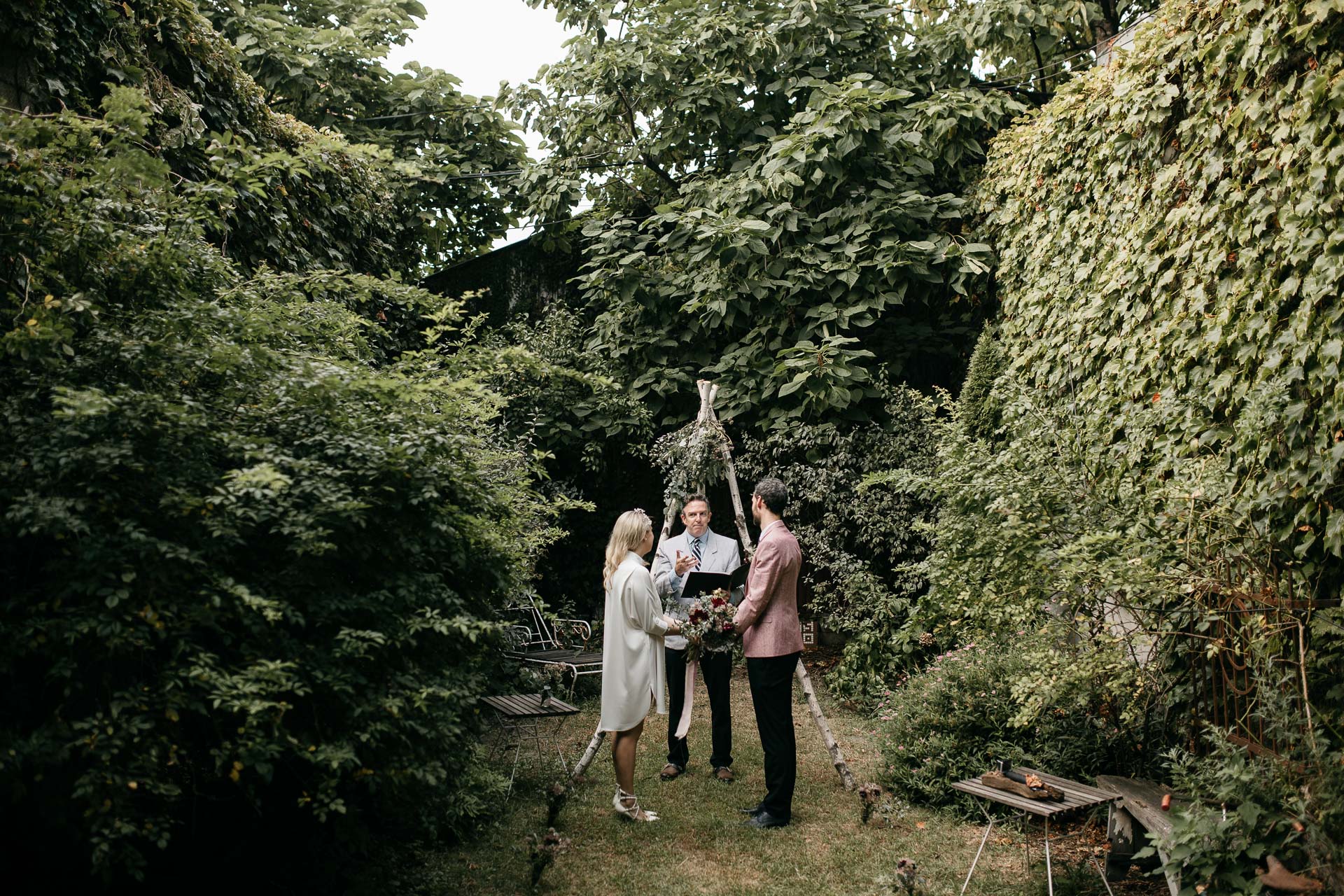 Beth & Levi's backyard Elopement in Brooklyn by Jean-Laurent Gaudy