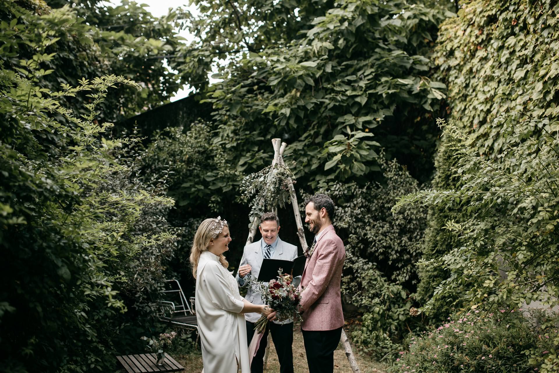 Beth & Levi's backyard Elopement in Brooklyn by Jean-Laurent Gaudy