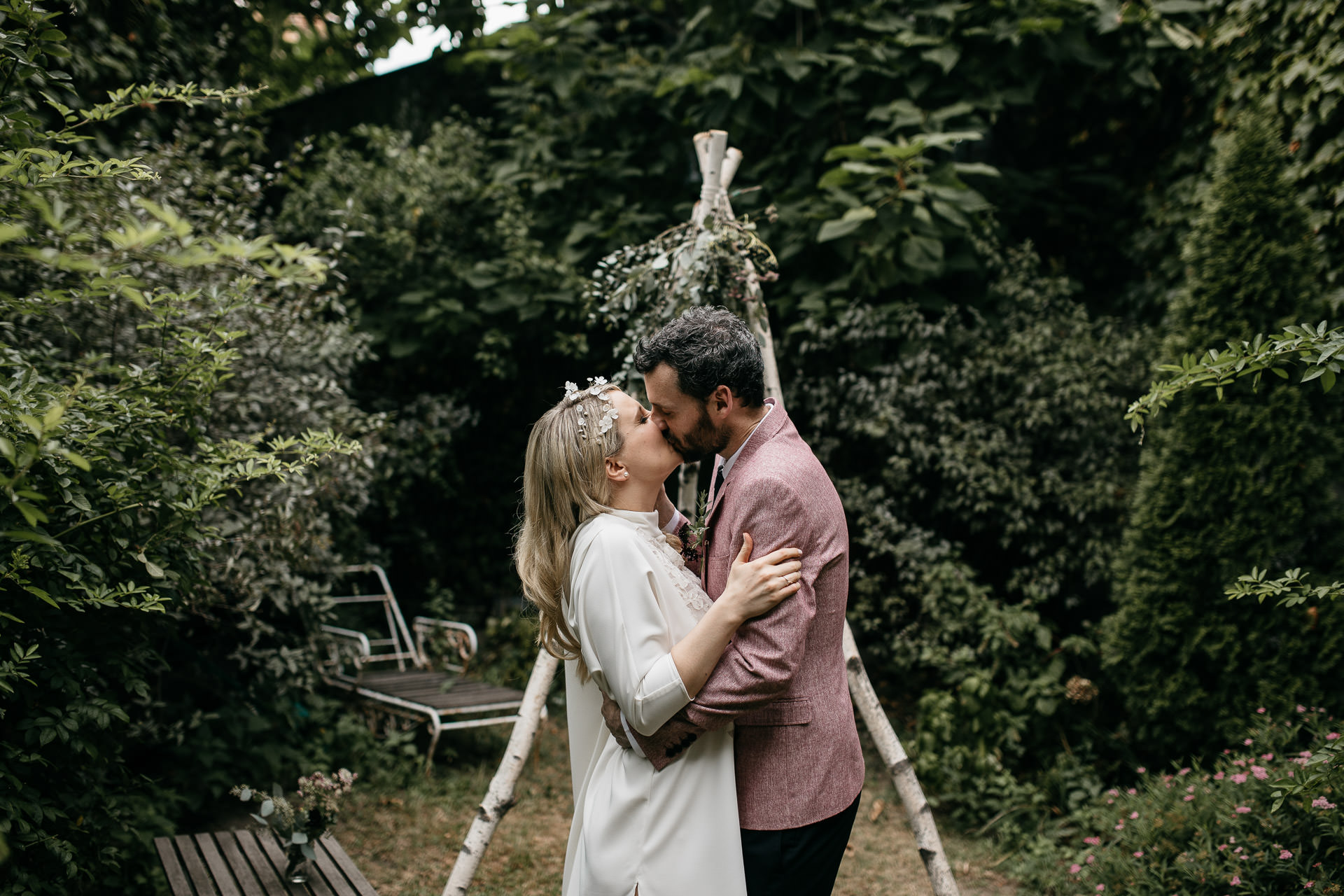 Beth & Levi's backyard Elopement in Brooklyn by Jean-Laurent Gaudy