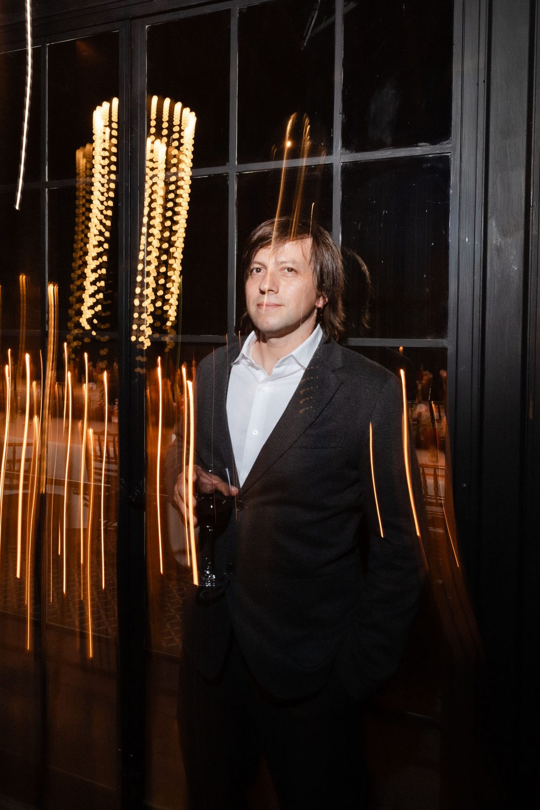 A stylish New York City wedding, rustic brick walls, velvet drapery, and golden candlelight, capturing the intimate, cinematic atmosphere of the iconic venue.